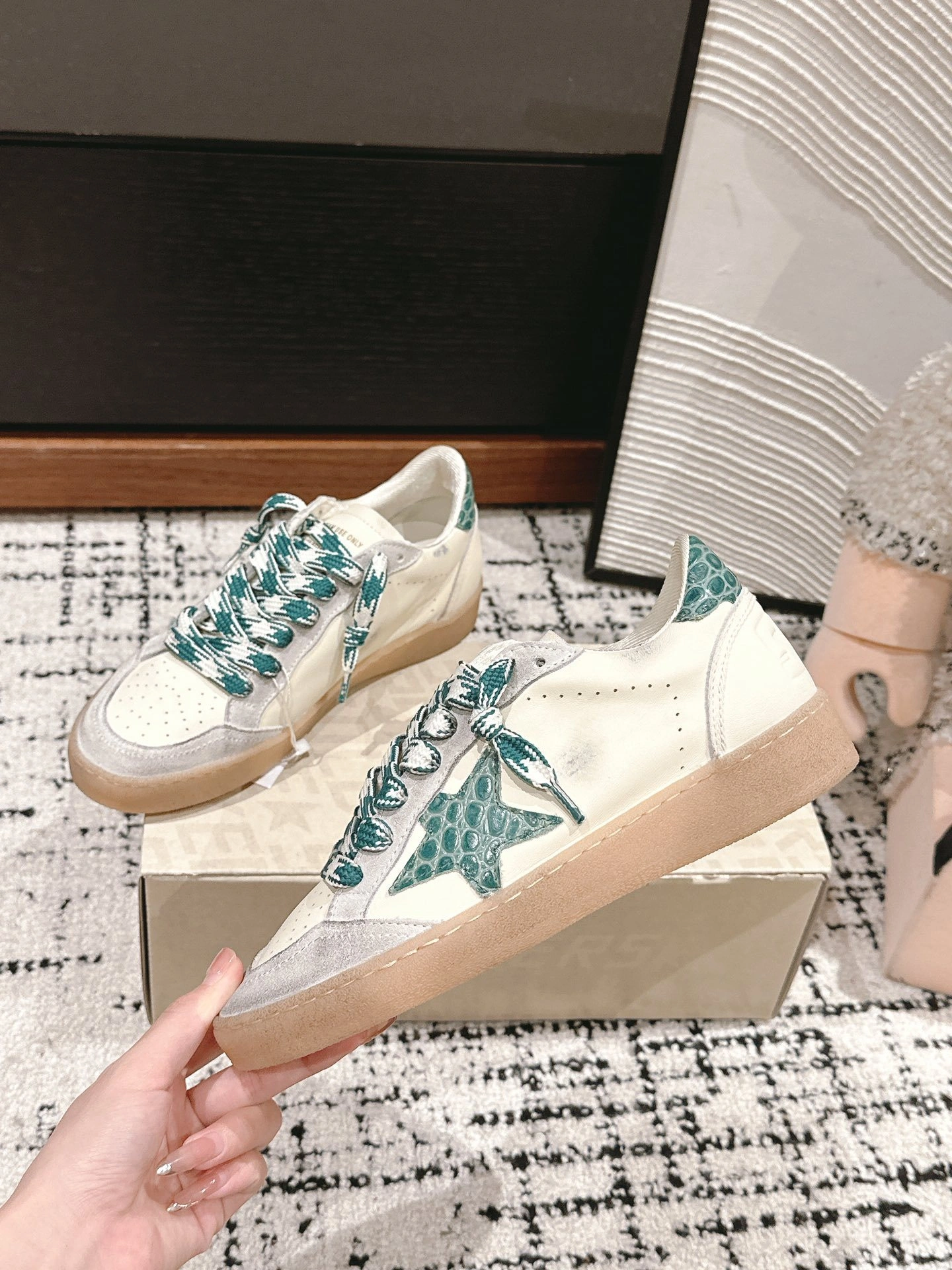 COCO-- 6642 GWF00117.F005937.10802 item:E-X187A1031